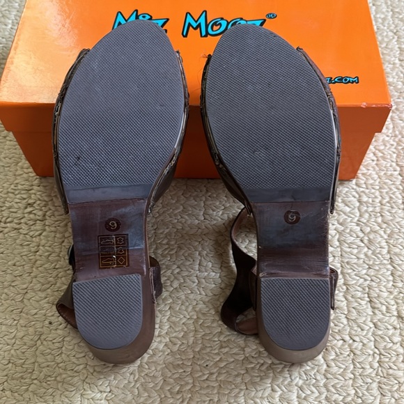Miz Mooz Women’s Howl Leather T-strap Sandal Size 9 - Picture 5 of 10